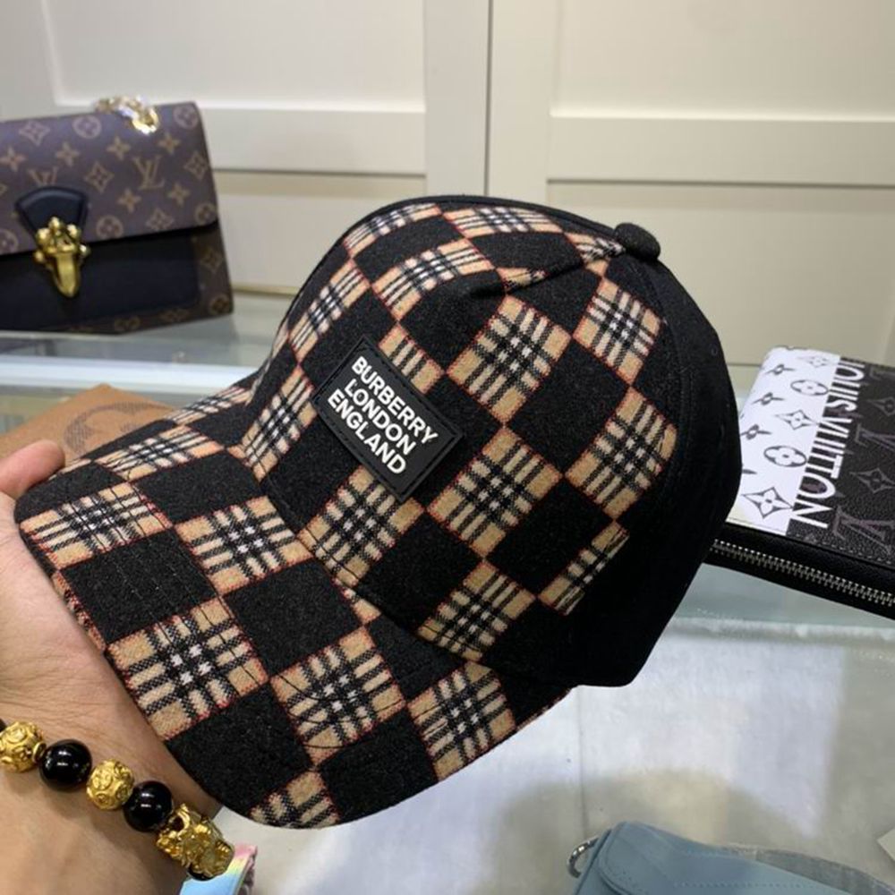 Bv*b*rry Hat